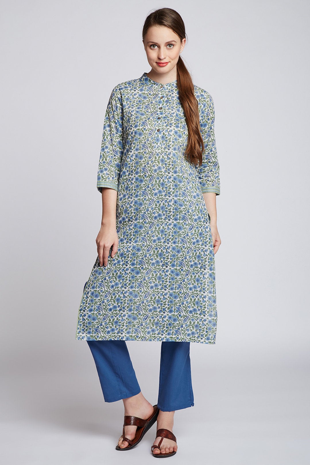 Ruhaani kurta teamed with tissue straight pants – Neeta Bhargava